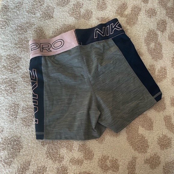 Nike Pro Shorts XSmall - Picture 2 of 2
